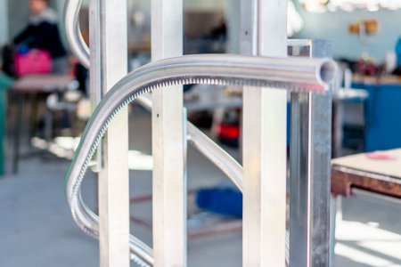 Ozubená vodiaca koľajnica