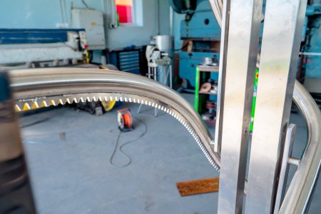 Ozubená vodiaca koľajnica