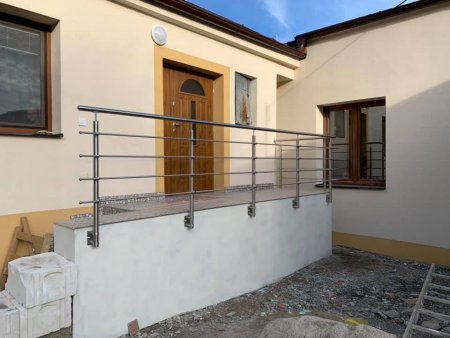 Zábradlie a prístrešok